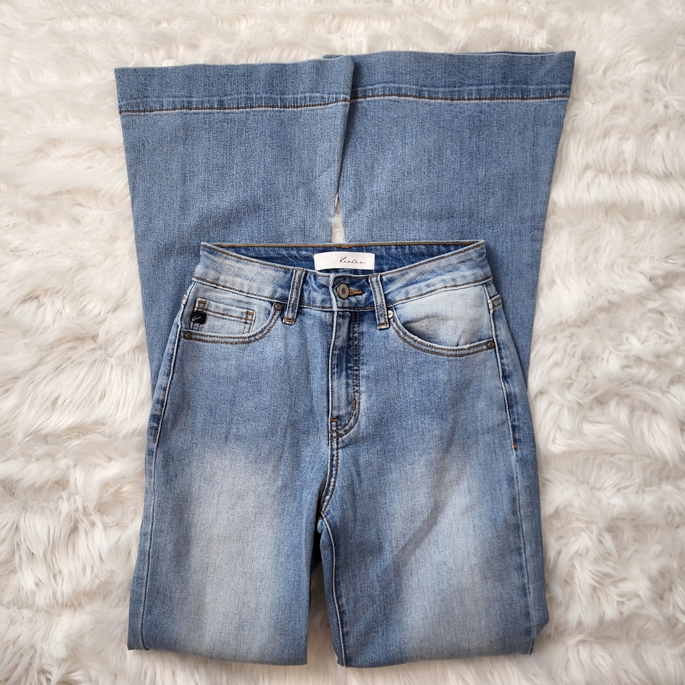 KANCAN ESTILLO FLARE LEG JEANS SIZE 26 HIGH WAIST LIGHT DENIM
